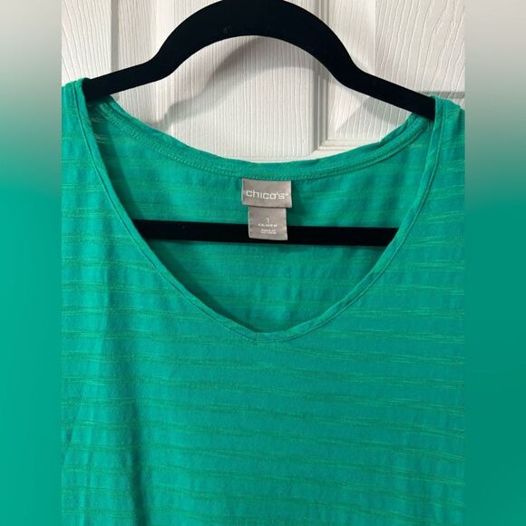Chico’s Green Short Sleeve Top Size 1 (Medium) Lightweight Layered At Bottom Hem - Picture 3 of 6